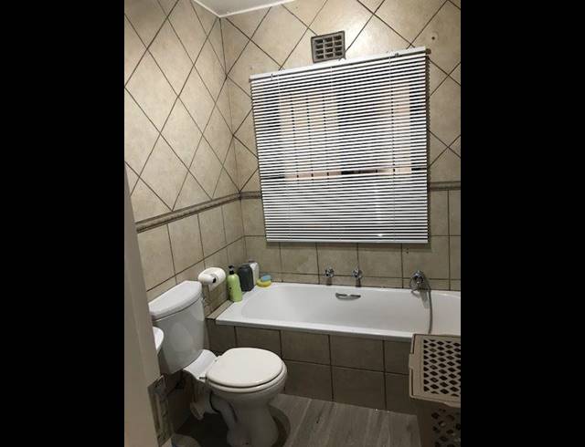 2 BEDROOM APARTMENT FOR SALE IN CONSTANTIA KLOOF